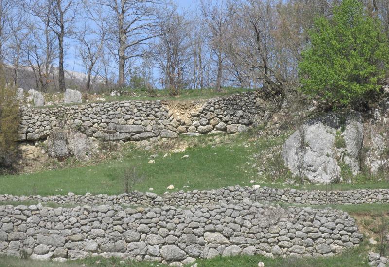 Čudesno izgrađeni i vidljivo monumentalni tj. megalitski suhozidovi   - Impresivna suhozidna baština Zagorja kod Posušja 