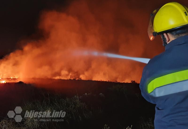 Požar na brdu Hum - Teška noć pred vatrogascima - Vatrena stihija na Humu