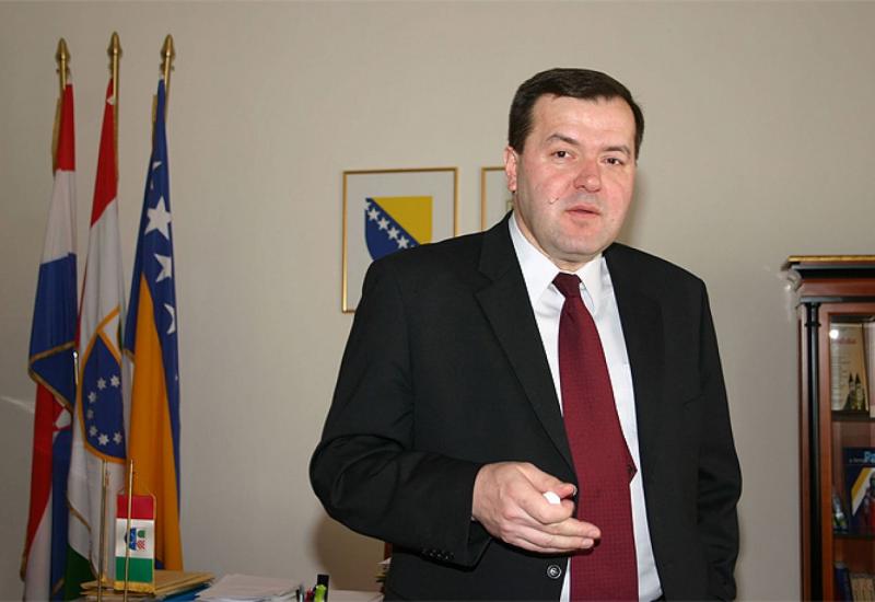 'Teško narodu koga Dodik brani'