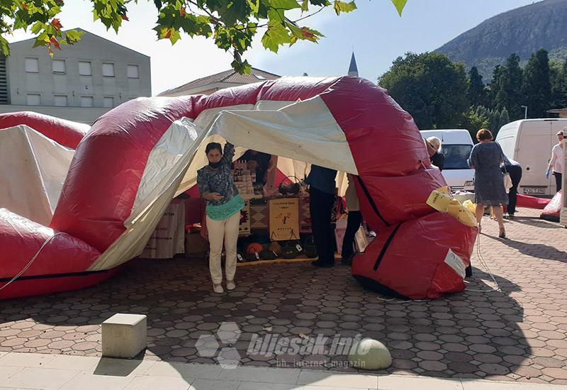 Šator nije izdržao - Optimizam na sajmu u Mostaru: Moramo i dalje proizvodit i spremat se za nešto bolje