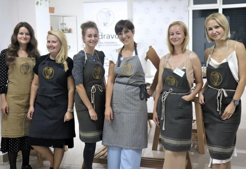 Pet bosanskohercegovačkih blogerica zdrave hrane s voditeljicom radionice - Hrana je lijek