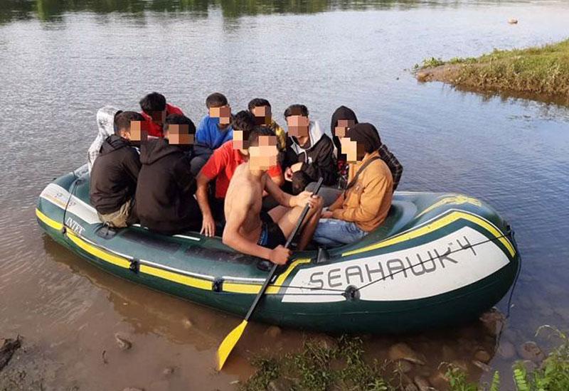 Jedanaest migranata u čamcu preko Drine, uhićen Afganistanac