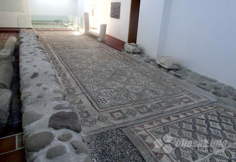 Mozaici u Arheološkom muzeju - Sandanski, zadužbina biskupa Ivana pod zaštitom Spartaka i svetih Vrača
