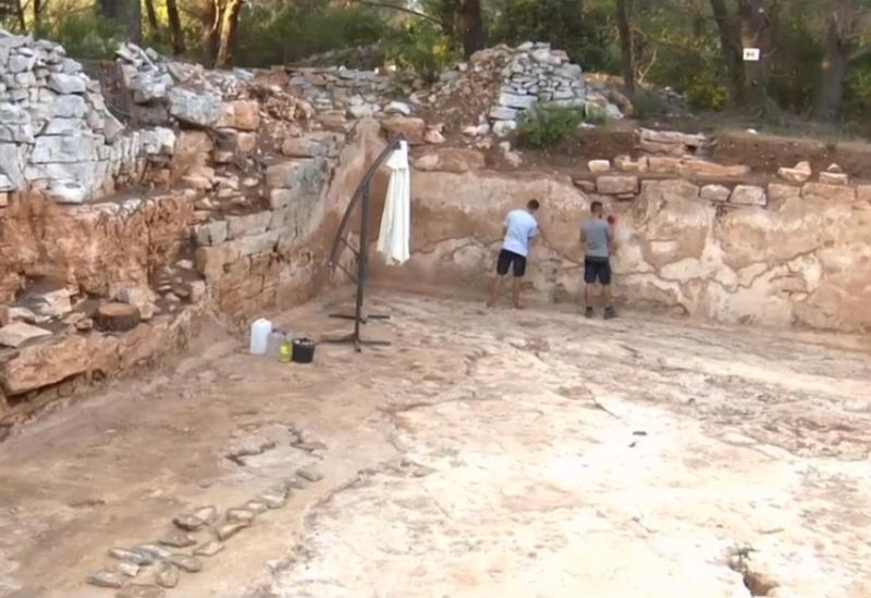 Iskopana cisterna na Korčuli - Korčula: Iskopana cisterna, stara 2 i pol tisuće godine