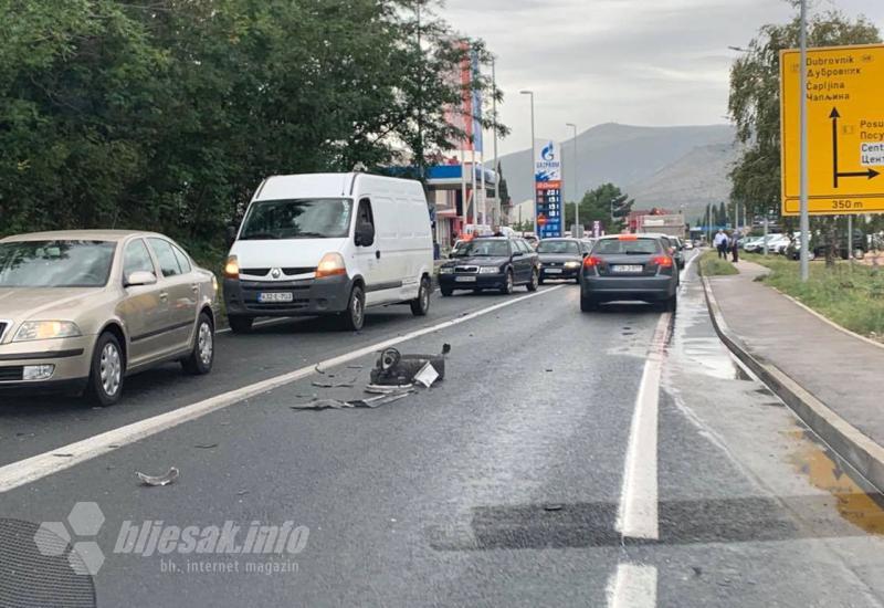 Mostar:  Renault Captur ostao bez točka i dijelova podvozja 