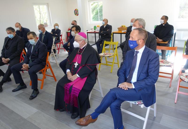 U kampu "Ušivak" donacijom pape Franje otvorena Socijalna služba za migrante