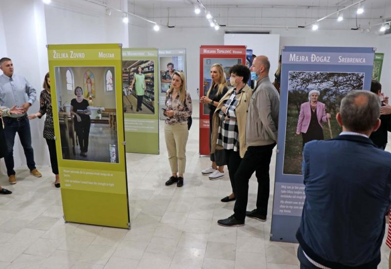 U Mostaru otvorena izložba fotografija 'Žive smo' Cornelije Suhan