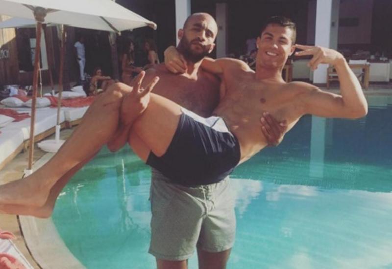 Ronaldo uživa u luksuzu: Ovdje na slici sa svojim marokanskim prijateljem, moksačem  boksača Badri Harijem - Ronaldo zaradi više nego Džeko, Ibrahimović Dybala i Lukaku zajedno!