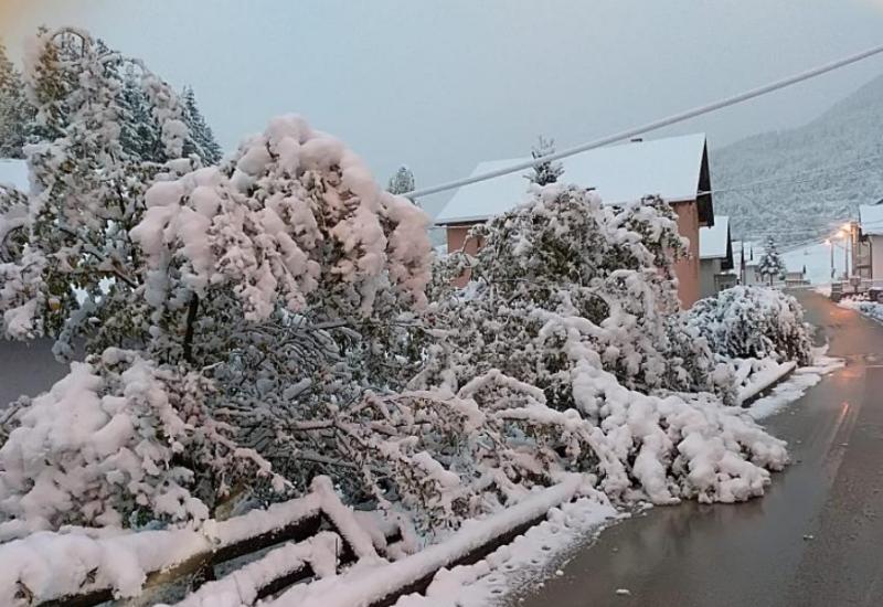 Snijeg na Kupresu - Snježni pokrivač na Veležu, zabijelilo se i Blidinje