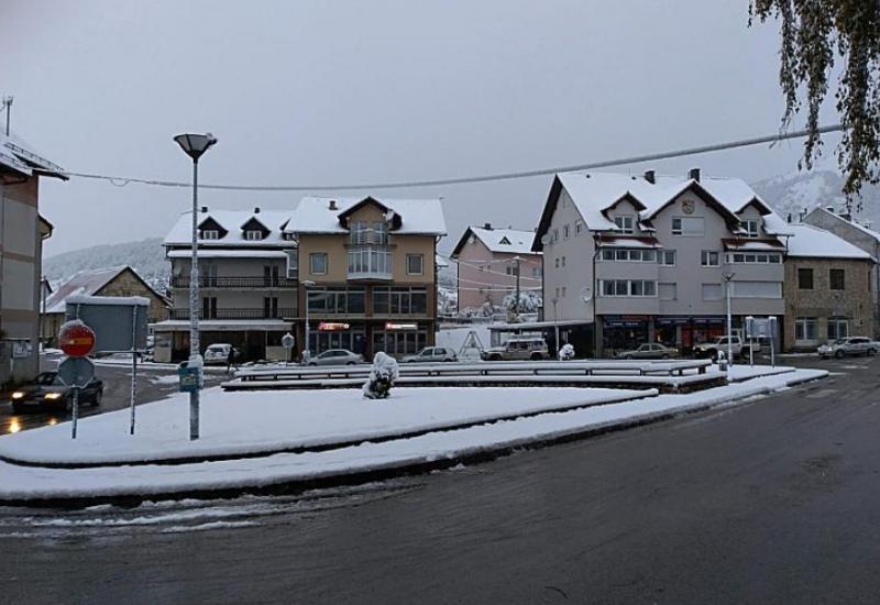 Snijeg na Kupresu - Snježni pokrivač na Veležu, zabijelilo se i Blidinje