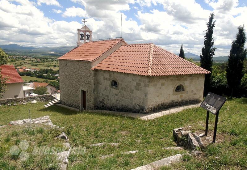 Drniš/Otavice: Od tužnog minareta do Meštrovića na svakom koraku