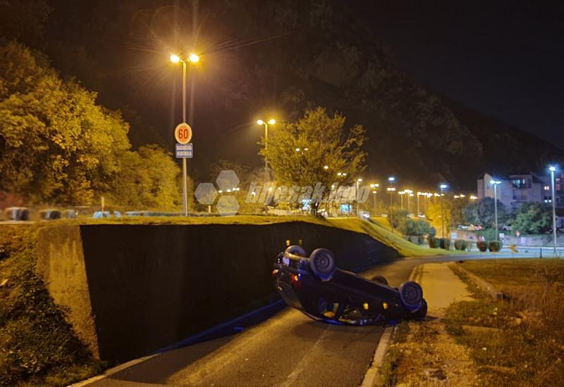 Mostar: Automobilom sletio s nadvožnjaka