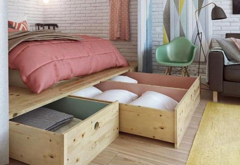 Drveni podest za krevet ima dvostruku zadaću - Velike ideje za uređenje malog stana 