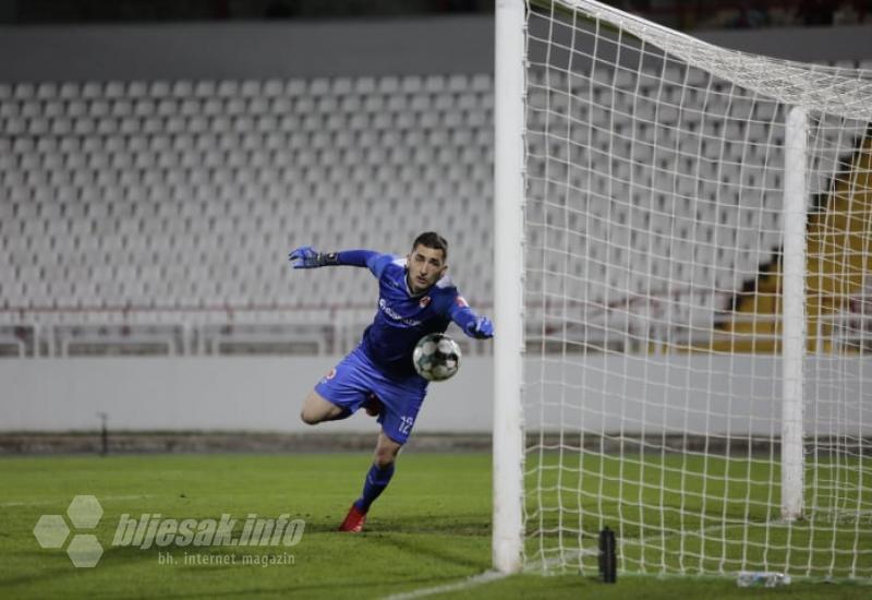 Adnan Bobić nemoćno prati loptu u mrežu - Nemanja Bilbija hat-trickom odlučio mostarski derbi