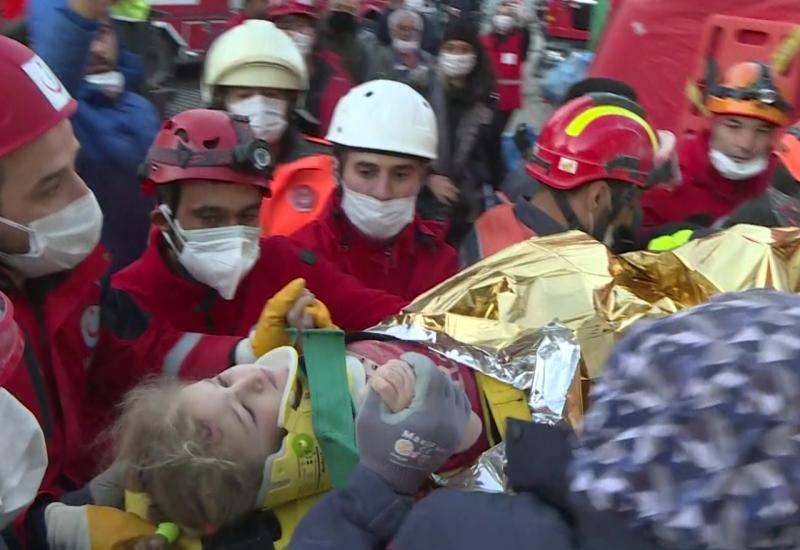 Turska: Trogodišnja djevojčica spašena iz ruševina 65 sati nakon potresa - Turska: Trogodišnja djevojčica spašena iz ruševina 65 sati nakon potresa