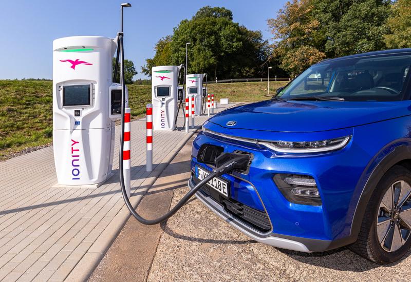 Električna i hibridna vozila polako osvajaju Europu