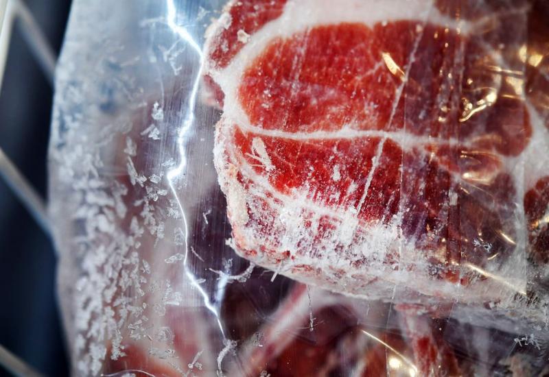 Zamrznuto meso - Kina tvrdi da je portir preko zamrznutog mesa iz Njemačke zaražen koronavirusom