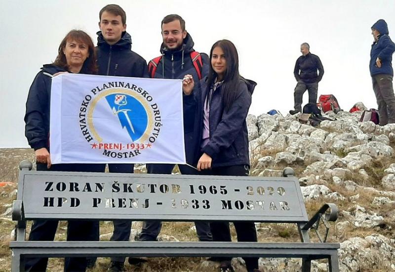Prenj: Postavljena spomen klupa u sjećanje na stradalog planinara Zorana Škutora