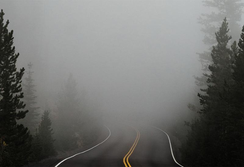 Kolnici mjestimično mokri; magla smanjuje vidljivost