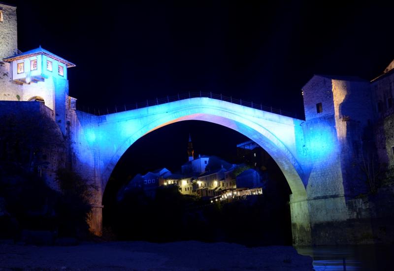 Stari most u plavom