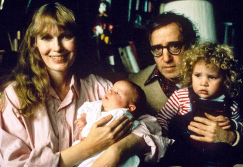 Mia Farrow i Woody Allen s djecom (Dylan i Ronan) 1988. godine - Woody Allen: Sve što ste oduvijek željeli znati o nervozi na filmu