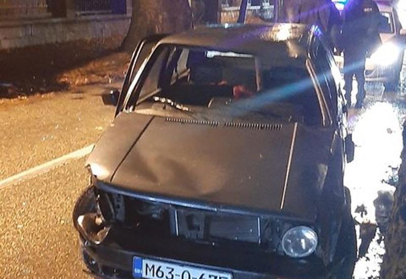 Mostar: Dvojkom se zabio u platan - Mostar: Dvojkom se zabio u platan