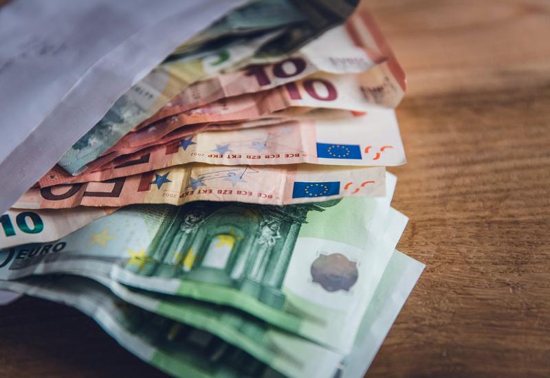Od danas nova pravila EU: Evo koliko novca možete prenijeti preko granice