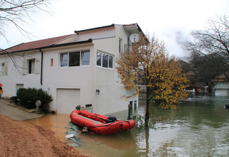 Ogromne poplave u Dalmaciji, u Vrgorcu evakuiraju kuće