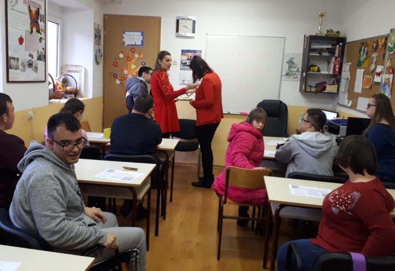 Pokloni za učenike - Pokloni za učenike tri odjela Srednje turističko-ugostiteljske škole Mostar