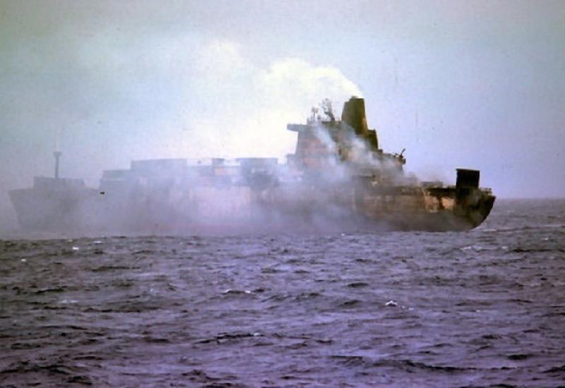 Atlantic Conveyor, nakon što je pogođen raketama. - Kako su sovjetski sateliti pomogli Argentini da potopi engleske brodove u Falklandskom otočju