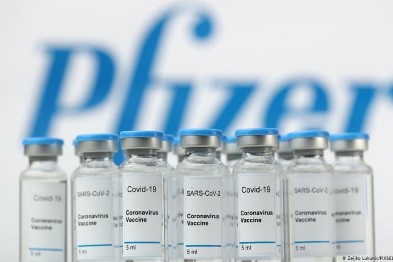 Sars cov вакцина. Covid 19 вакцина Пфайзер. Вакцина от коронавируса Pfizer / BIONTECH упаковка. Вакцина Пфайзер коронавирус. Pfizer Covid вакцина.