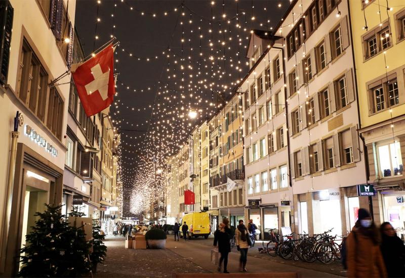 Europljani dočekuju božićne i novogodišnje praznike pod striktnim pravilima