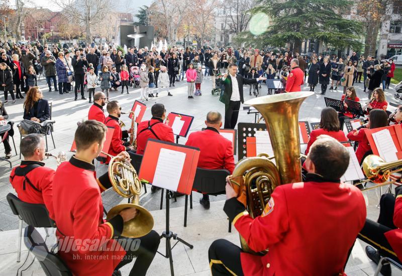 Tradicionalni božićni koncert Hrvatske glazbe Mostar - Veći broj građana na božićnom koncertu Hrvatske glazba Mostar