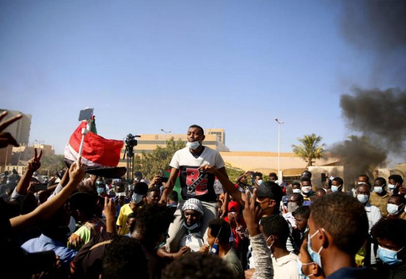 Sudan: Tisuće prosvjednika na drugu obljetnicu pobune protiv al-Bašira
