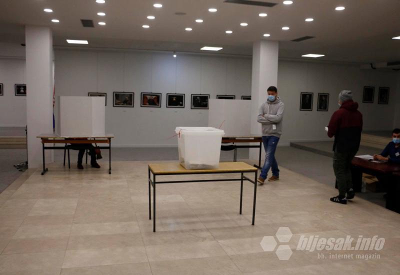 Lokalni izbori u Mostaru - Povijesni dan: Otvorena birališta u Mostaru