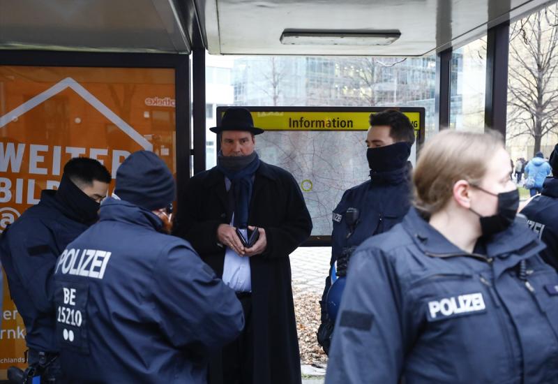 U Njemačkoj prosvjedi zbog mjera protiv širenja COVID-19 - U Njemačkoj prosvjedi zbog mjera protiv širenja COVID-19