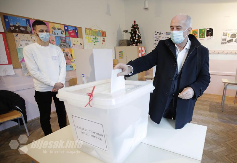 Građani Mostara su izašli na izbore i time nakon 12 godina odlučili kako će izgledati lokalna vlast - Prvi preliminarni podaci izbora u Mostaru!