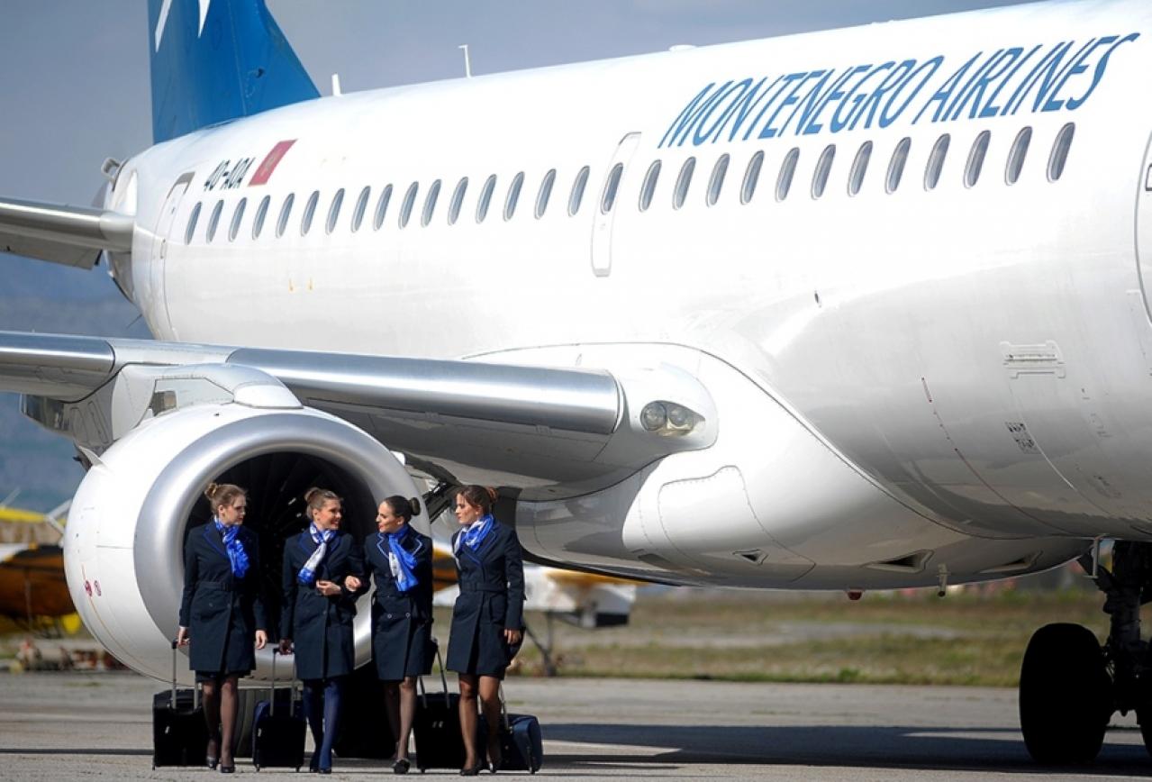 Air montenegro регистрация. Самолёт авиакомпании Монтенегро. Montenegro Airlines флот. Montenegro Airlines парк самолетов. Черногорские авиалинии самолеты.