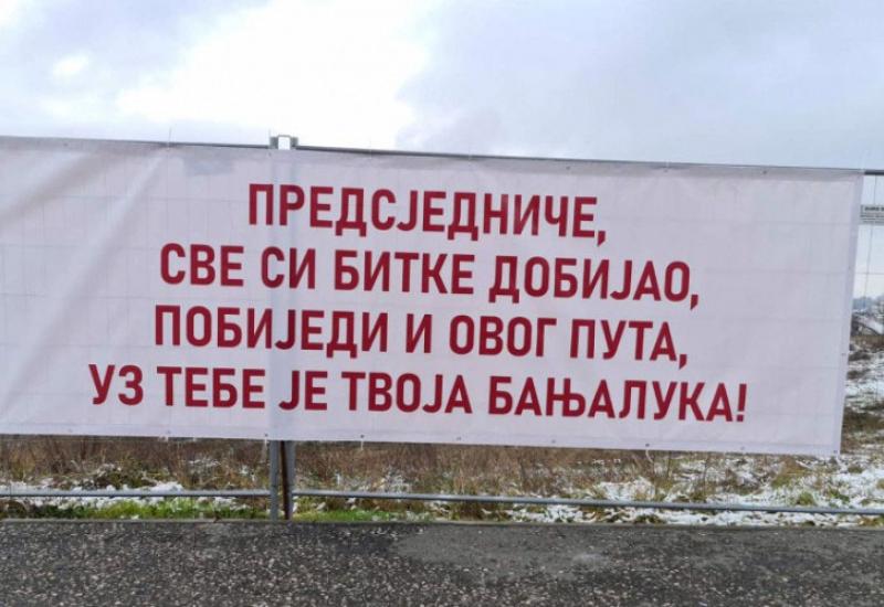 Podrška Dodiku - Plakat podrške Dodiku pred bolnicom