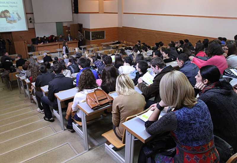Bljesak.info - Vlada HNŽ stipendirat će 2.690 studenata