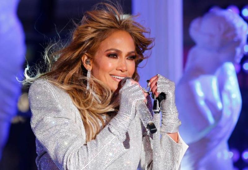 Emotivna Jennyfer Lopez - Bez publike i sa suzama u očima Jennifer Lopez ušla u 2021. godinu