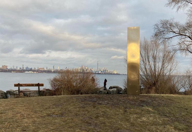 Misteriozni metalni monolit pojavio se i u Torontu