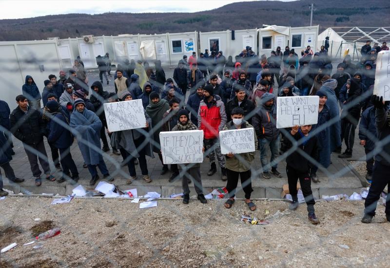 Migranti već drugi dan odbijaju hranu, u znak prosvjeda zbog uvjeta u kojim borave - Migranti i danas odbili hranu