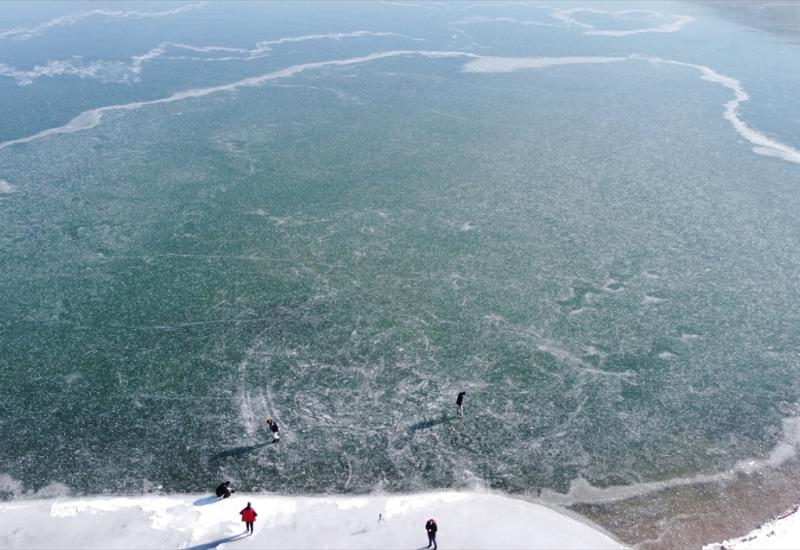 Klizanje na ledenom jezeru