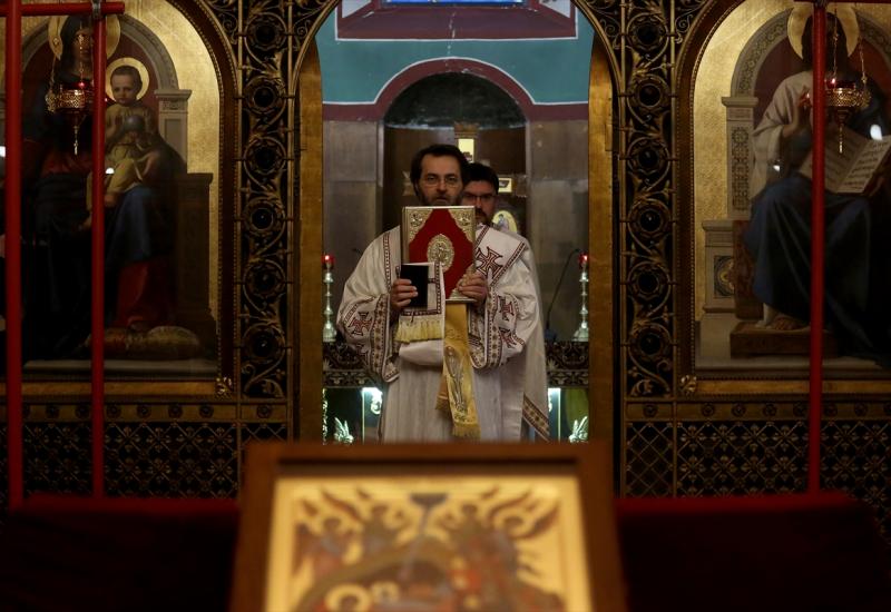 Hrvatska: Pravoslavna badnja liturgija održana uz minimalan broj vjernika