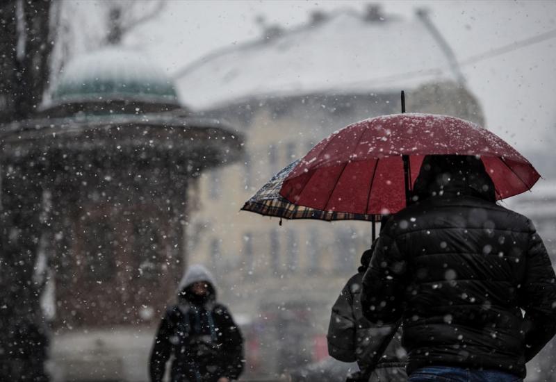 Snijeg i susnježica padaju diljem Bosne, prestanak tijekom noći