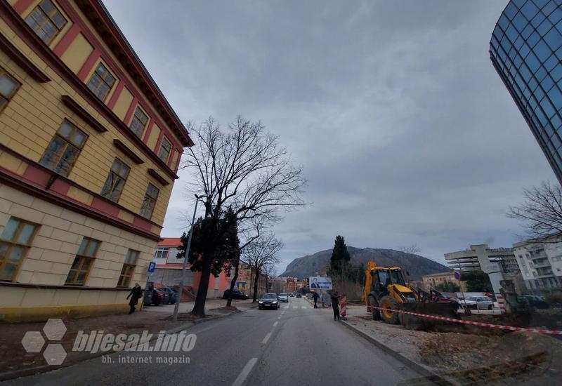 Duboko udahnite - Nestao drvored ispred Hotela Ero u Mostaru