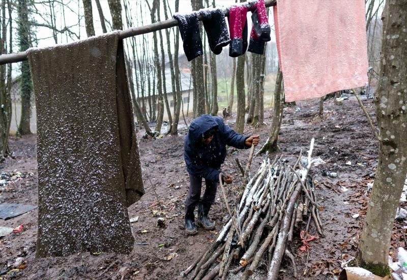 Migrantima je potrebna i odjeća - Migranti u šumi kod Velike Kladuše u teškom stanju 