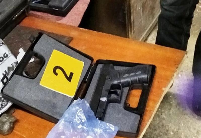 Pištolj  - Akcija u Stocu: Policija pronašla stroj za preradu oružja