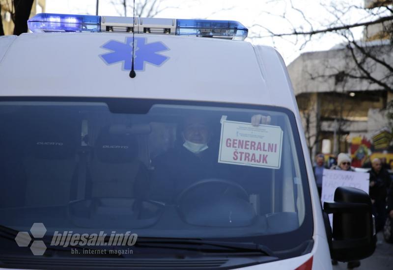 Novi prosvjed zdravstvenih radnika u Mostaru - Mostar: Zdravstveni radnici digli šator ispred zgrade Vlade HNŽ
